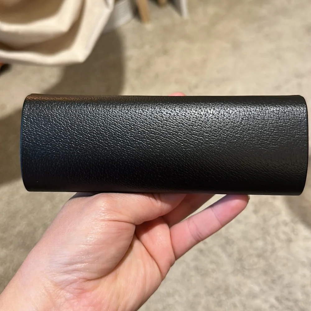 Burberry case - Picture 2 of 5